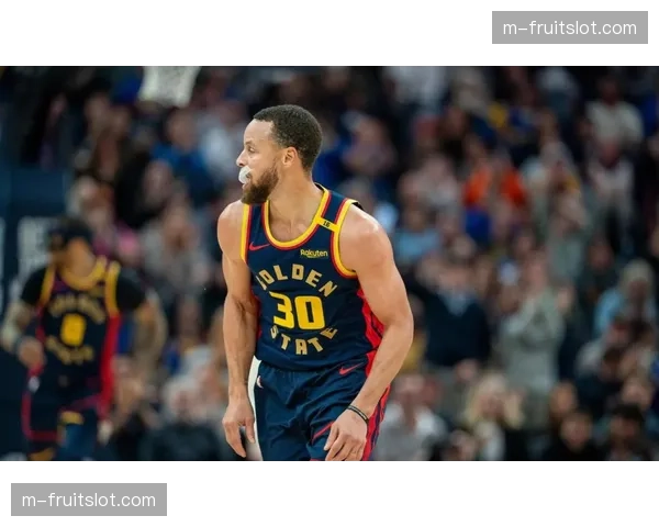 勇士波杰姆斯基25+10+5三分：23岁复制库里昔日壮举