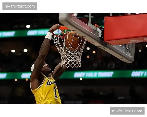 湖人防守篮板保护出色，限制火箭二次进攻得分仅为8分